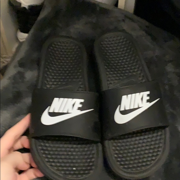 girl nike slides